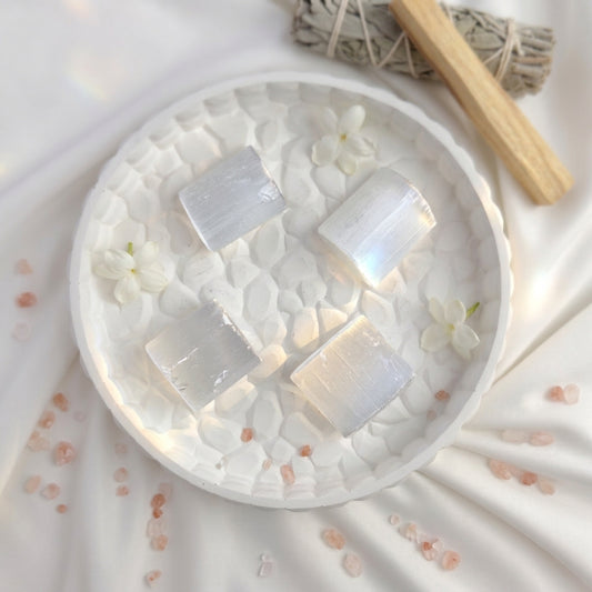 Selenite Tumble Stone – Crystal Cleansing & Charging