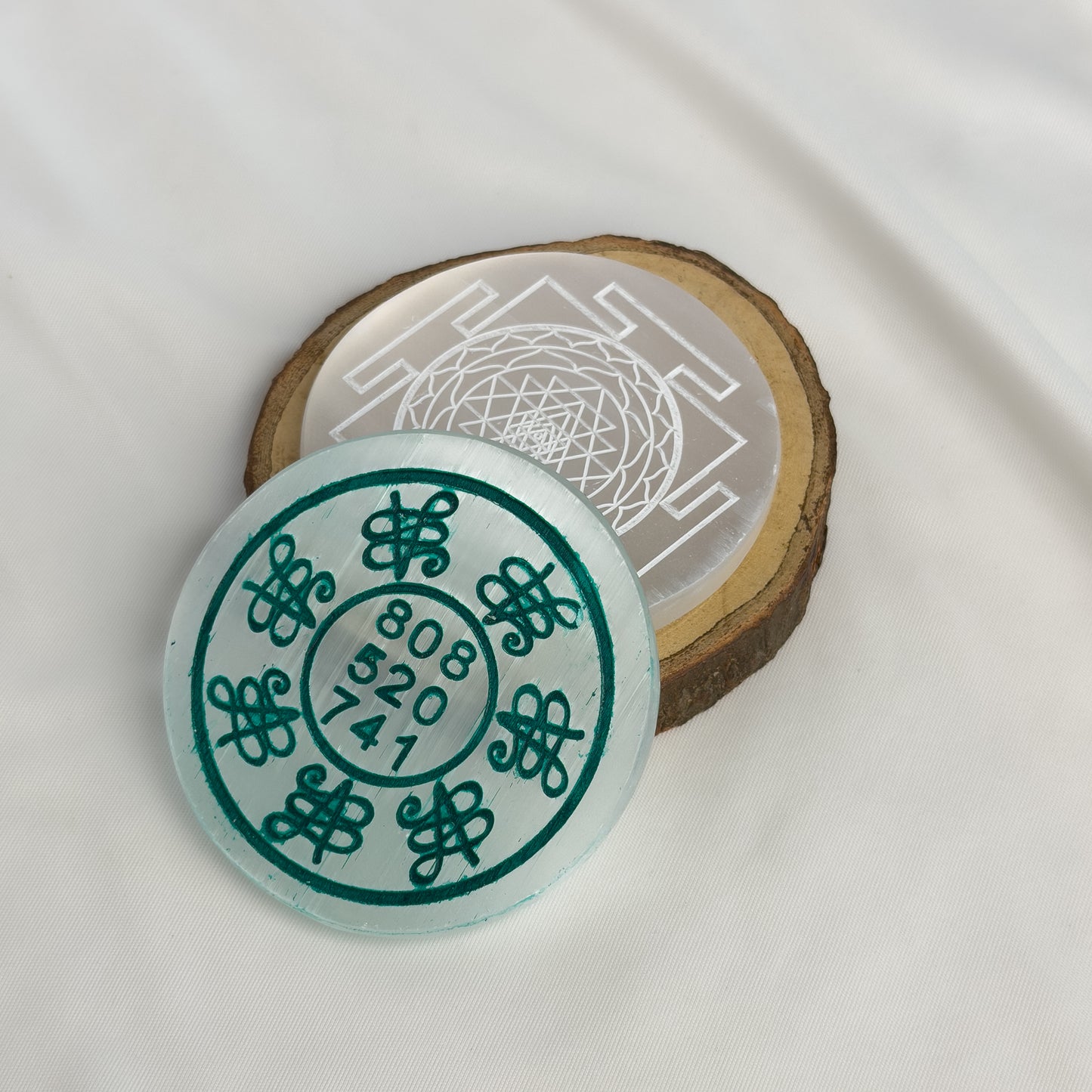 Selenite Charging Plate – Engraved (8cm)
