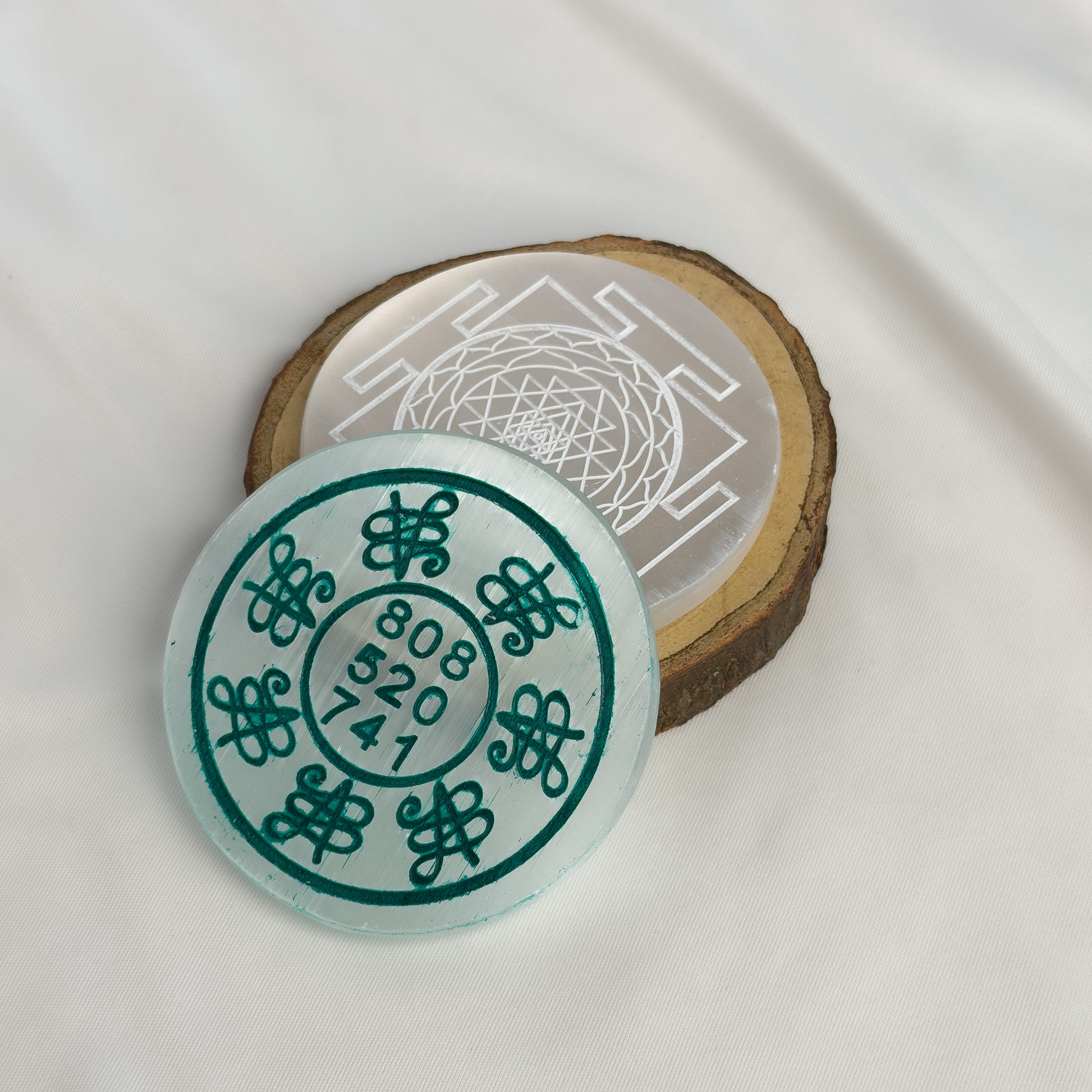 Selenite Charging Plate – Engraved (8cm)